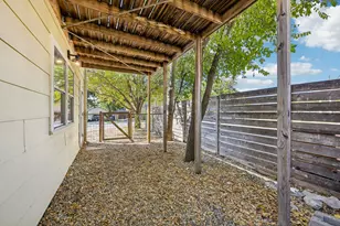 1710 E 16th St, Austin, TX 78702 - Photo 31
