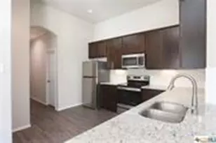 3430 Scott Cir, Seguin, TX 78155 - Photo 5