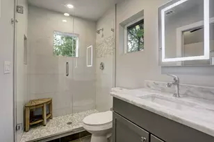 1224 Eleanor St, Austin, TX 78721 - Photo 9