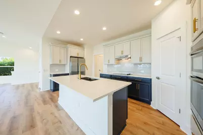 18716 W Lakeview Drive, Jonestown, TX 78645 - Photo 9