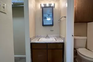 202 E 32nd St, Austin, TX 78705 - Photo 15