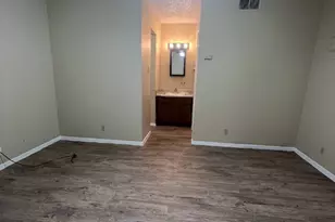 202 E 32nd St, Austin, TX 78705 - Photo 13