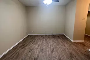 202 E 32nd St, Austin, TX 78705 - Photo 9