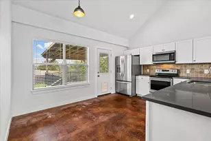 9913 Little Creek Cir, Dripping Springs, TX 78620 - Photo 9