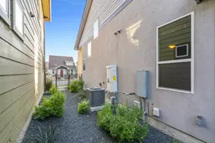 1004 Banyon St, Austin, TX 78757 - Photo 31