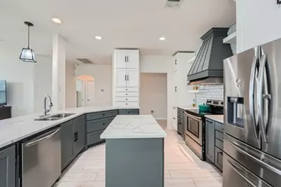 2004 S Ash Cove W, Hutto, TX 78634 - Photo 9