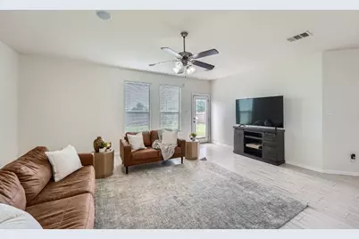 2004 S Ash Cove W, Hutto, TX 78634 - Photo 7