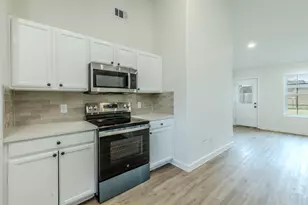 119 W Kikipua Ln, Bastrop, TX 78602 - Photo 9