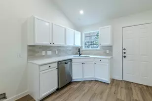 119 W Kikipua Ln, Bastrop, TX 78602 - Photo 7