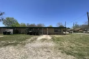 610 N Main St, Kyle, TX 78640 - Photo 1