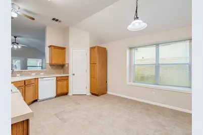 157 Maplewood S, Kyle, TX 78640 - Photo 5