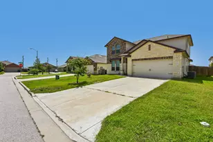 105 Green Jay Dr, Jarrell, TX 76537 - Photo 3