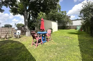 129 E Crockett St, La Grange, TX 78945 - Photo 15