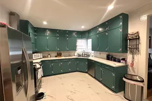 129 E Crockett St, La Grange, TX 78945 - Photo 11