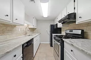 1800 Lavaca St, Austin, TX 78701 - Photo 5