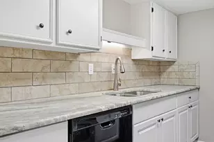 1800 Lavaca St, Austin, TX 78701 - Photo 7