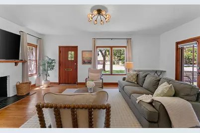 909 E Liberty Avenue, Round Rock, TX 78664 - Photo 9