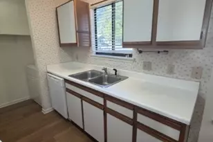 728 W San Antonio St, Lockhart, TX 78644 - Photo 5