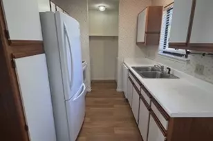 728 W San Antonio St, Lockhart, TX 78644 - Photo 3