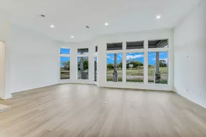 220 Scofield Avenue, Georgetown, TX 78628 - Photo 9