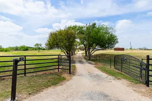 1001 Gravel Pit Rd, Taylor, TX 76574 - Photo 1