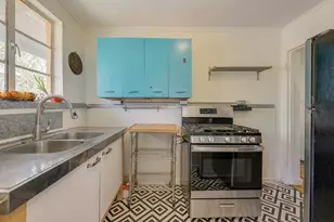 1402 Ashwood Rd, Austin, TX 78722 - Photo 15