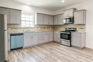 141 Everest Cove, Dale, TX 78616 - Photo 3