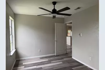 512 Lenora Drive, Taylor, TX 76574 - Photo 9