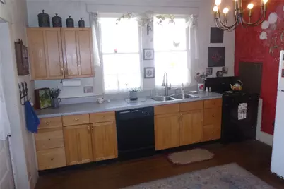 502 W 10th Street, Taylor, TX 76574 - Photo 15
