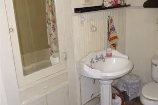 502 W 10th St, Taylor, TX 76574 - Photo 23