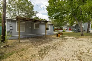 911 W 3rd St, Taylor, TX 76574 - Photo 23