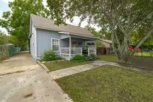 911 W 3rd St, Taylor, TX 76574 - Photo 3