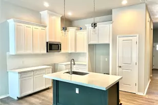 386 B Tahitian Dr, Bastrop, TX 78602 - Photo 3