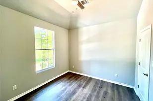 386 B Tahitian Dr, Bastrop, TX 78602 - Photo 11