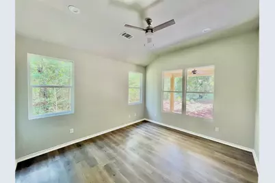 386 B Tahitian Drive, Bastrop, TX 78602 - Photo 5