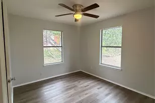 509 Central Ave, Elgin, TX 78621 - Photo 13
