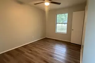 509 Central Ave, Elgin, TX 78621 - Photo 11