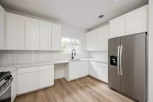1004 Ellingson Ln, Austin, TX 78751 - Photo 5