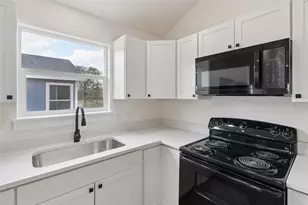 1087 Schubert Ln, Kyle, TX 78640 - Photo 9