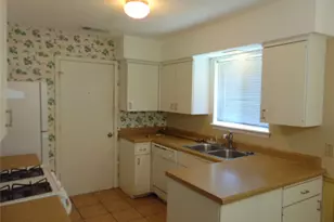 7503 Glenhill Rd, Austin, TX 78752 - Photo 3