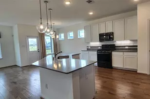 201 Water Grass Trl, Clute, TX 77531 - Photo 9