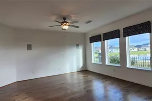 201 Water Grass Trl, Clute, TX 77531 - Photo 3