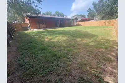 1009 Bowie Street, Lockhart, TX 78644 - Photo 7