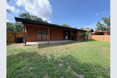 1009 Bowie Street, Lockhart, TX 78644 - Photo 11