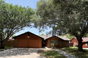 1009 Bowie St, Lockhart, TX 78644 - Photo 1
