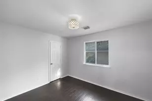 1718 Rosenborough Ln S, Round Rock, TX 78665 - Photo 19