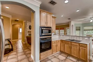6914 Thorncliffe Dr, Austin, TX 78731 - Photo 7