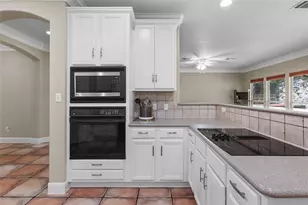 6914 Thorncliffe Dr, Austin, TX 78731 - Photo 11