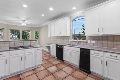 6914 Thorncliffe Drive, Austin, TX 78731 - Photo 13