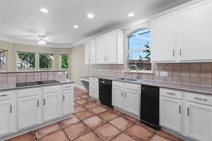 6914 Thorncliffe Dr, Austin, TX 78731 - Photo 13